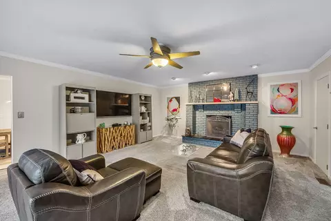 Living - 3560 Smeltzer Rd, Marion, OH 43302 photo 5 of 8