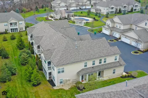 1421 Carylake Cir, Columbus, OH 43240