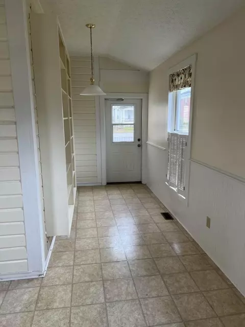 413 E Main St, Circleville, OH 43113 photo 18
