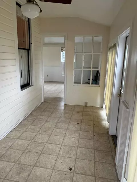 413 E Main St, Circleville, OH 43113 photo 17