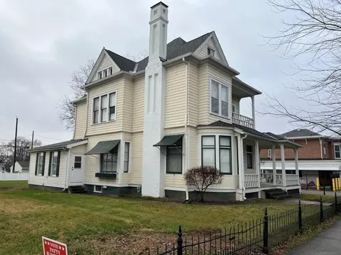 413 E Main St, Circleville, OH 43113 photo 2