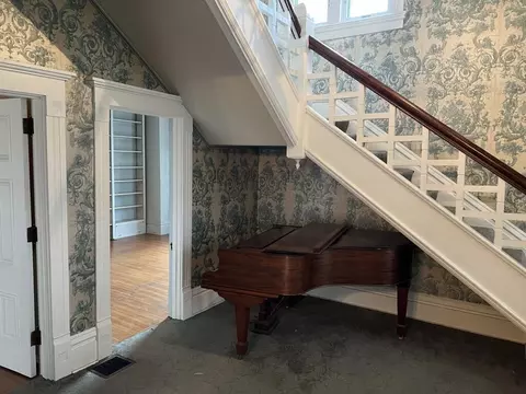 413 E Main St, Circleville, OH 43113 photo 8