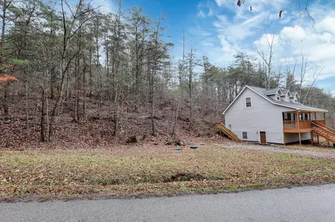 895 Kato Ln, Sugar Grove, OH 43155