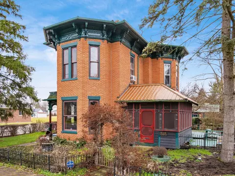 219 E High St, Ashley, OH 43003
