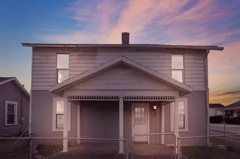 697 W Front St, Logan, OH 43138