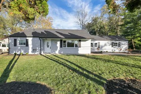7050 Westview Dr, Worthington, OH 43085