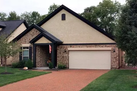 947 Pinnacle Club Dr, Grove City, OH 43123