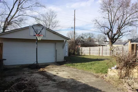 4825 Curtis Dr, Springfield, OH 45503 photo 3