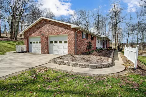 145 Shagbark Ln, Zanesville, OH 43701
