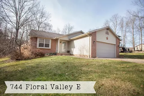 744 Floral Valley Dr E, Howard, OH 43028