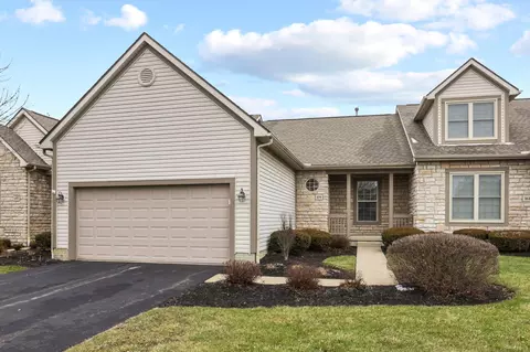 159 Pebble Creek Dr, Pataskala, OH 43062