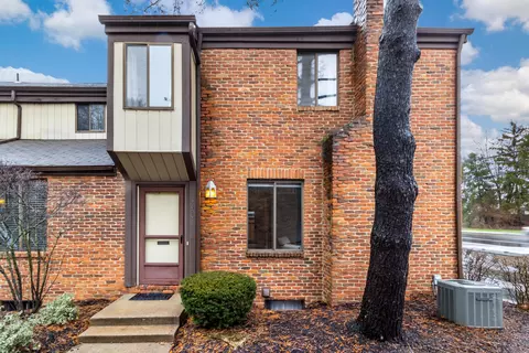 1850 Fishinger Rd #4, Columbus, OH 43221