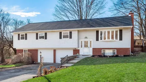 3150 Meadowbrook Dr NE, Lancaster, OH 43130