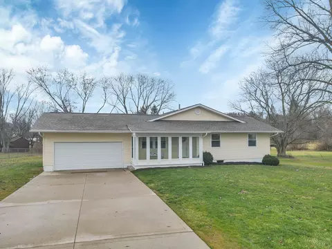 8351 Somerset Rd, Thornville, OH 43076