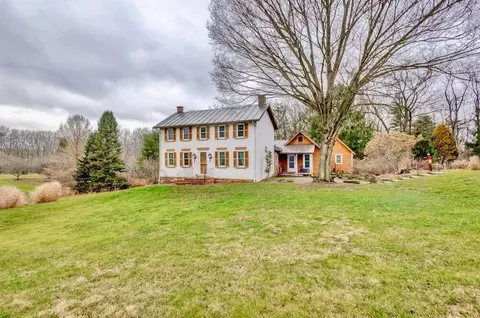 21813 Hopewell Rd, Gambier, OH 43022