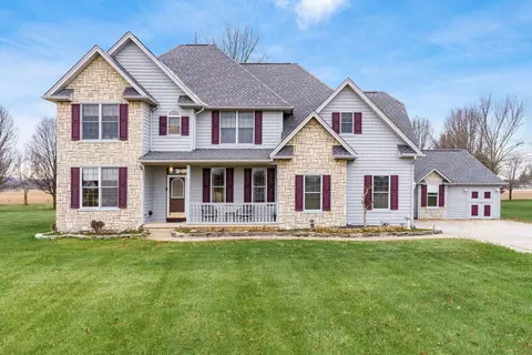 4827 Meadowgrove Dr, Carroll, OH 43112