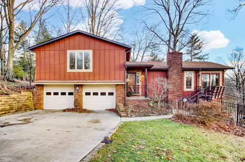 955 Ivy Dr, Zanesville, OH 43701