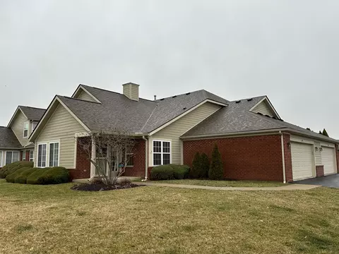 60 Greenhedge Cir, Delaware, OH 43015