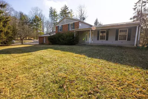 529 Rainbow Dr NW, Lancaster, OH 43130