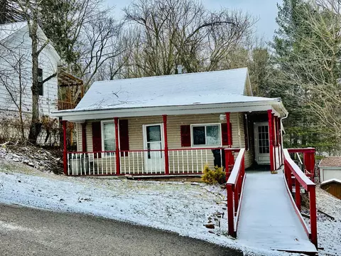 216 W Chestnut St, Shawnee, OH 43782