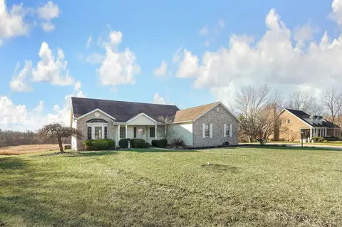 Exterior - 7525 Buckeye Trl, Circleville, OH 43113 photo 4 of 11