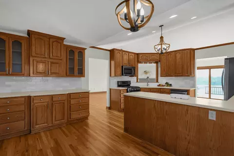 Kitchen - 7525 Buckeye Trl, Circleville, OH 43113 photo 5 of 5