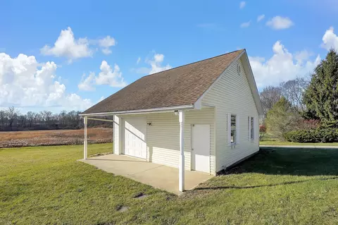 Exterior - 7525 Buckeye Trl, Circleville, OH 43113 photo 9 of 11
