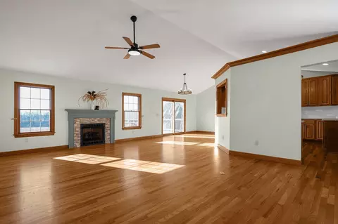 Living - 7525 Buckeye Trl, Circleville, OH 43113 photo 1 of 5