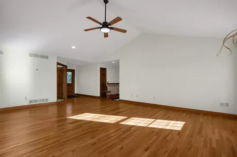 Living - 7525 Buckeye Trl, Circleville, OH 43113 photo 4 of 5