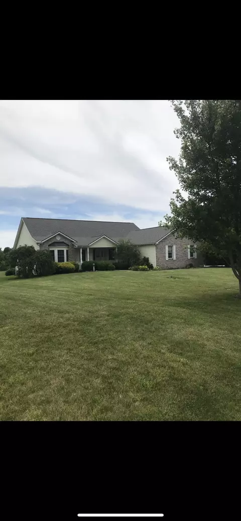 Exterior - 7525 Buckeye Trl, Circleville, OH 43113 photo 3 of 11