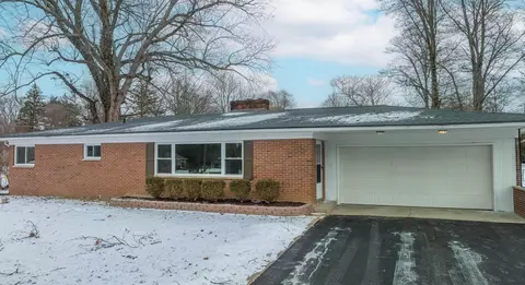 2946 Oxford Dr, Springfield, OH 45506 photo 2