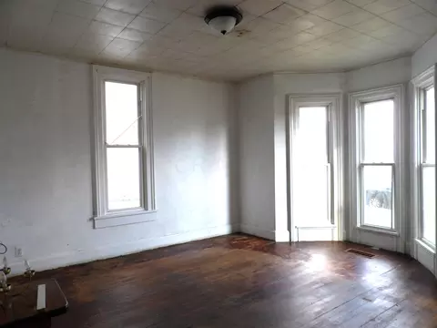 217 S Maple St, Lancaster, OH 43130 photo 2