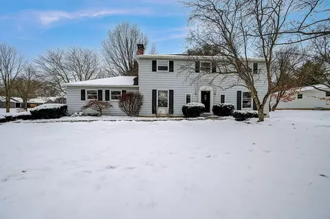 2213 Oakhurst Dr, Delaware, OH 43015
