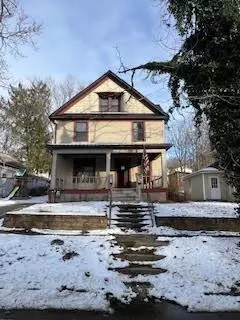 121 S Crawford St, Millersburg, OH 44654
