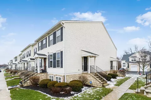 8242 Sugar Magnolia Dr, Blacklick, OH 43004