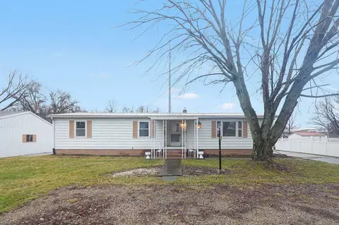 808 Canal St, Dresden, OH 43821