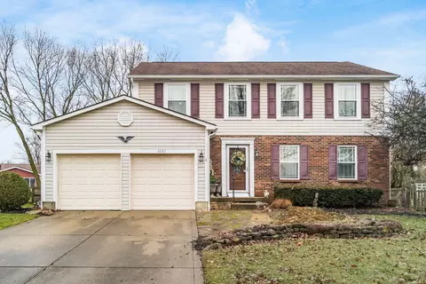 3287 Farmbrook Dr, Grove City, OH 43123