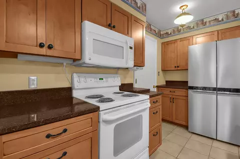 Kitchen - 431 Holiday Ln, Circleville, OH 43113 photo 3 of 3