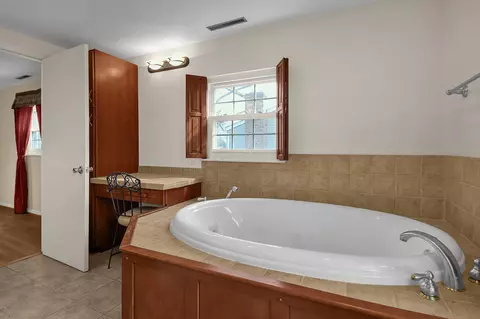 Bath - 431 Holiday Ln, Circleville, OH 43113 photo 7 of 7