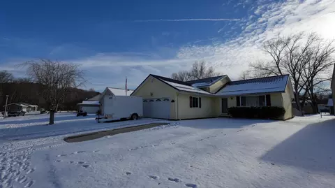 1560 Quail Hollow Dr, Cambridge, OH 43725