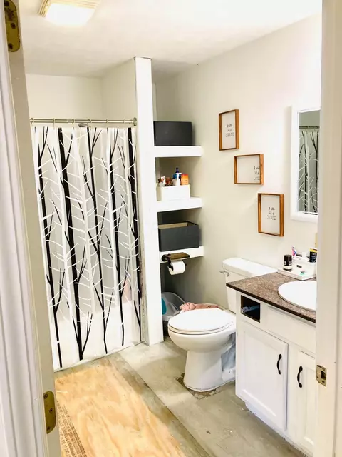 Bath - 134 Taft St, Jackson, OH 45640 photo 3 of 4