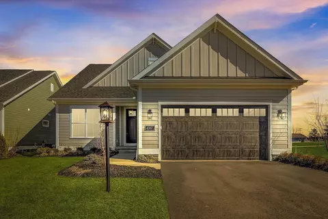 4307 Flamingo Dr, Lewis Center, OH 43035