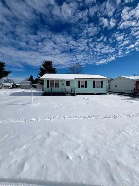 276 Sycamore St, Middleport, OH 45760