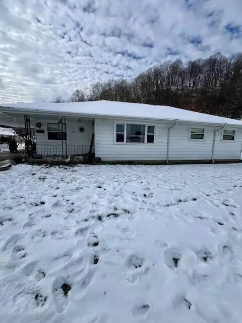 825 Page St, Middleport, OH 45760