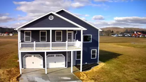 393 Clayton Mills Cir, South Salem, OH 45681