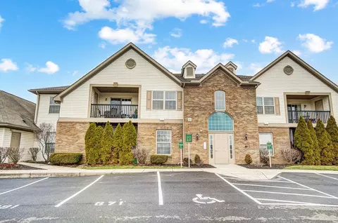 681 Hidden Springs Dr, Lewis Center, OH 43035