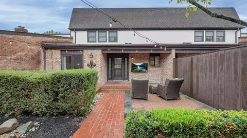 1717 Arlingate Dr N, Upper Arlington, OH 43220