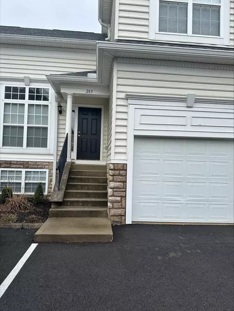 285 Hemlock Ravine Dr, Blacklick, OH 43004