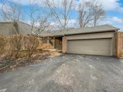 1619 Coppertree Rd, Columbus, OH 43232