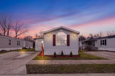348 Petersburg Rd, Columbus, OH 43207